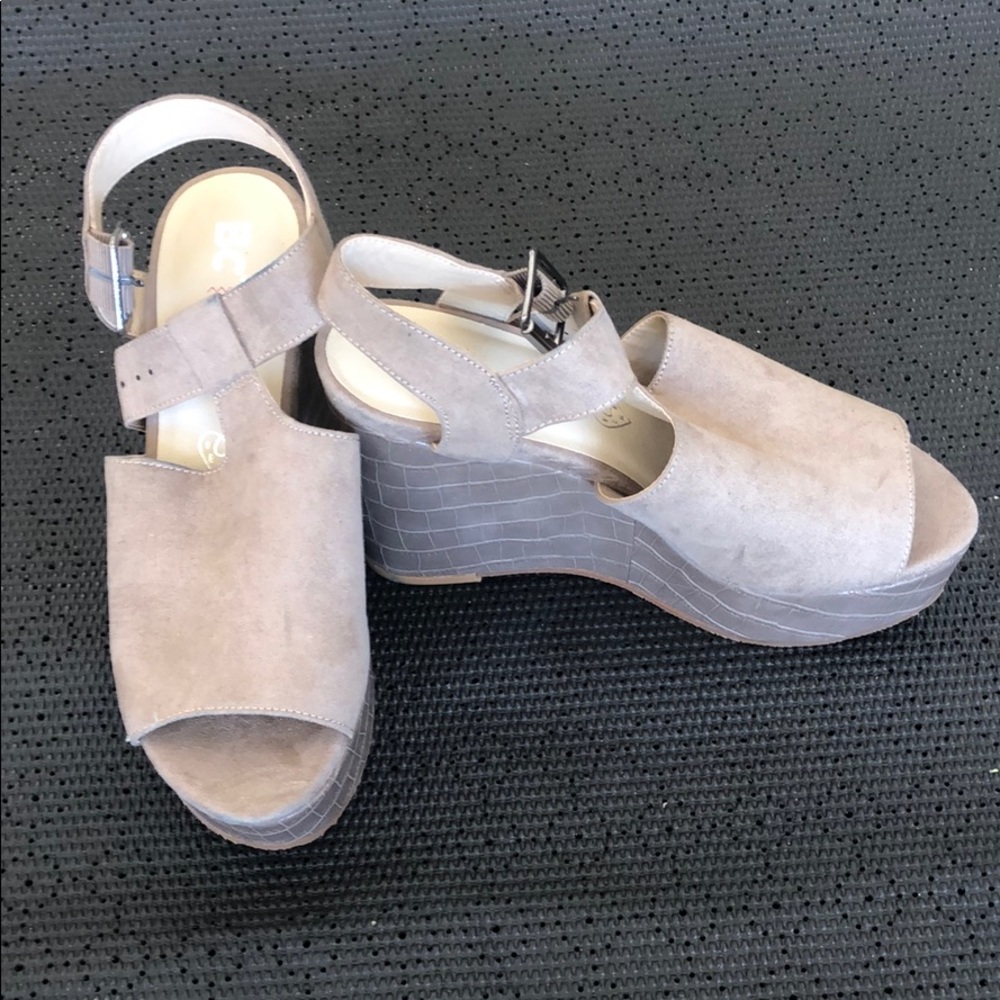 Never worn wedges